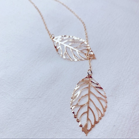 🎉HOST PICK🎉 ❣️$25/3❣️ Two Gold Leaves Necklace - Picture 4 of 10
